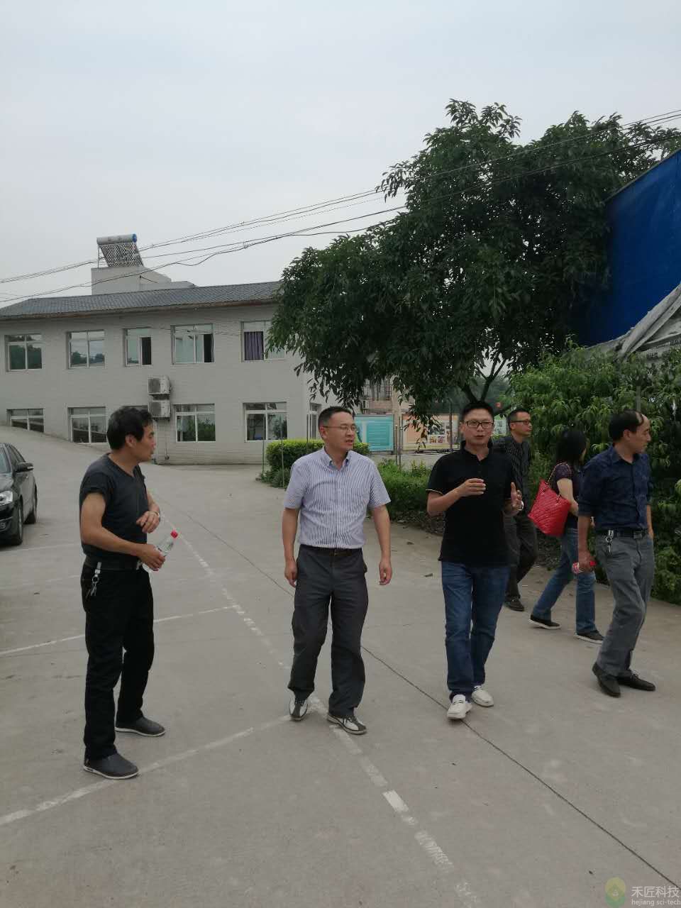 璧山漫寰農(nóng)莊照片（市農(nóng)委與璧山區(qū)農(nóng)委領(lǐng)導蒞臨現(xiàn)場參觀指導，并與用戶溝通）